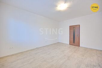 Oferujemy na sprzedaż przestronne i jasne mieszkanie 2+1, znajdujące się w drugim piętrze…