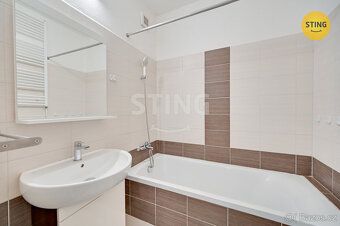 Oferujemy na sprzedaż przestronne i jasne mieszkanie 2+1, znajdujące się w drugim piętrze…