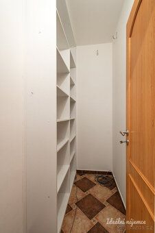 We offer for long-term sublet a very nice apartment of layout