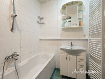 We offer for long-term sublet a very nice apartment of layout