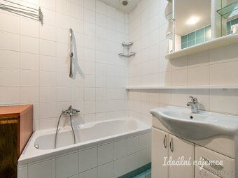 We offer for long-term sublet a very nice apartment of layout