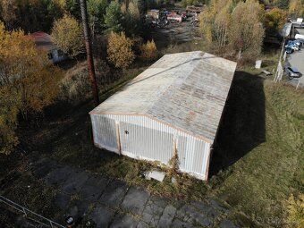 We offer for rent 2 sheet metal warehouses located by the main road