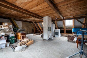 Property consists of a small front garden and a private garden behind the house 