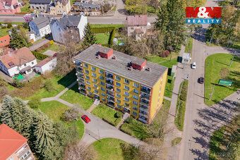 Pronájem nadstandardně zrekonstruovaného bytu 2+kk, 36 m2, v