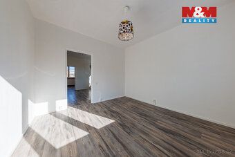 Nově vám nabízíme k pronájmu tento světlý byt 3+1 o užitné p