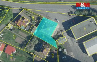 Commercial property in the quiet village of Nebanice is ideal for business