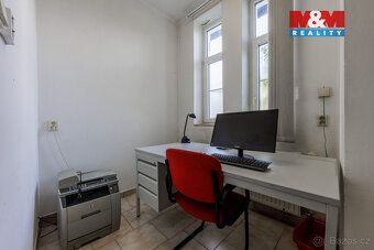 Commercial property in the quiet village of Nebanice is ideal for business