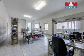 Commercial property in the quiet village of Nebanice is ideal for business