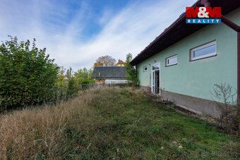 Commercial property in the quiet village of Nebanice is ideal for business