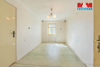 Nabízíme k prodeji rodinný dům 3+1 ve městě Velvary, které j