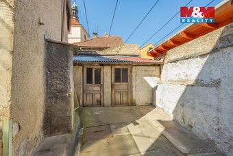 Nabízíme k prodeji rodinný dům 3+1 ve městě Velvary, které j