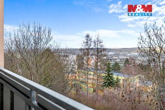 We offer for sale a modern renovated apartment with layout of 2