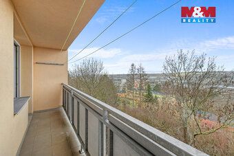 We offer for sale a modern renovated apartment with layout of 2