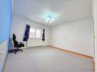 We offer for sale a brick family house with 4+1 bedrooms and living area of 102 sqm, located…