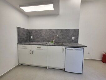 We offer for rent an office of size 15 m² located on the first floor in Brno.