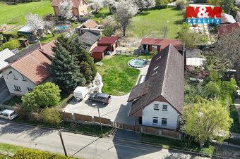 Nabízíme k prodeji útulný rodinný dům v obci Krupá v okrese 