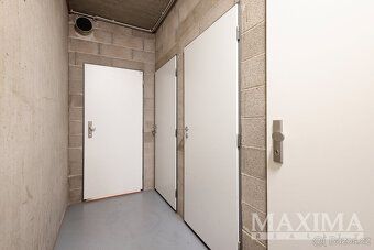 Garage space with electricity and cellar | Prague 4 - Hodkovičky, 
