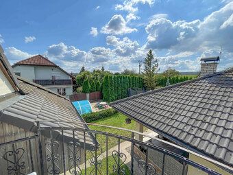 Nabízíme k pronájmu prostorný samostatně stojící rodinný dům