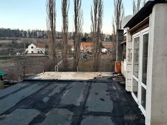 Cihlový RD v nedokončené rekonstrukci v centru obce na vlast