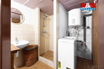 Nabízíme k prodeji krásnou chatu 55 m² s pozemkem 384 m² v m