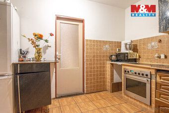 Nabízíme k prodeji prostorný rodinný dům se zahradou 5971 m²
