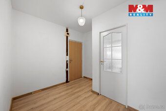 Nabízíme k prodeji prostorný družstevní byt 3+1 o užitné plo