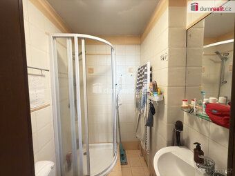 Nájem: 10 000Kč + služby. Kauce je 20 000Kč, Provize RK., Pr
