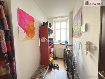 Nájem: 10 000Kč + služby. Kauce je 20 000Kč, Provize RK., Pr