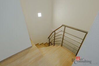 Pronájem krásného mezonetu 3+1 s dvěma terasami, balkonem a 