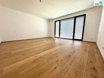 + poplatky 4300 + elektřina 700 , k pronájmu zcela nový, mod