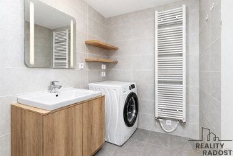 Nabízíme k prodeji moderní byt 1 + kk o celkové ploše 55,5 m
