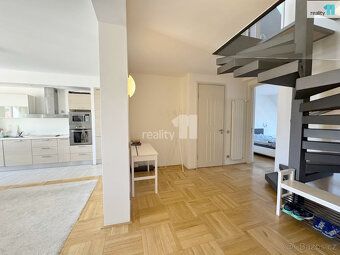 + zálohy na energie a služby 4.000,-Kč/měsíc, elektřina a pl