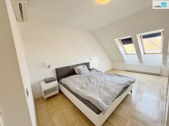 + zálohy na energie a služby 4.000,-Kč/měsíc, elektřina a pl