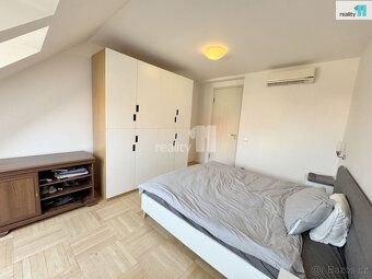 + zálohy na energie a služby 4.000,-Kč/měsíc, elektřina a pl