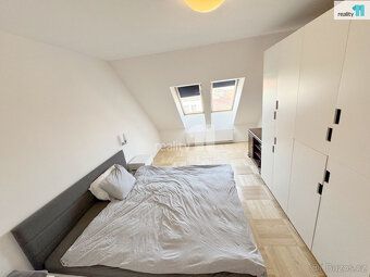 + zálohy na energie a služby 4.000,-Kč/měsíc, elektřina a pl