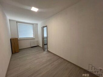 Nabízíme k pronájmu byt o velikosti 2+1, umístěný v 3.P/8.P 