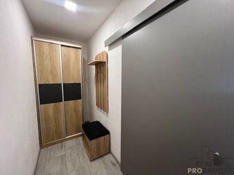 Nabízíme k pronájmu byt o velikosti 2+1, umístěný v 3.P/8.P 