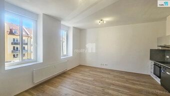 , Zprostředkuji pronájem atypického bytu dispozice 1+kk, vel