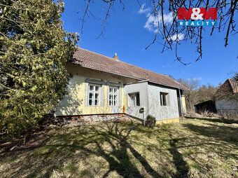 For sale standalone brick cottage 2+1 on land plot of 564 m² in V