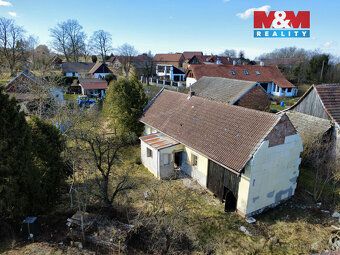 For sale standalone brick cottage 2+1 on land plot of 564 m² in V