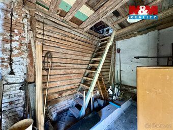 For sale standalone brick cottage 2+1 on land plot of 564 m² in V