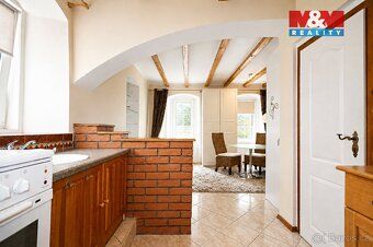 We offer for sale an apartment house with total usable area of approximately 260 sqm in a…