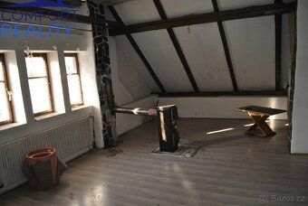 We offer for sale a family house with 4+1 bedrooms in the village of Jiříkov
