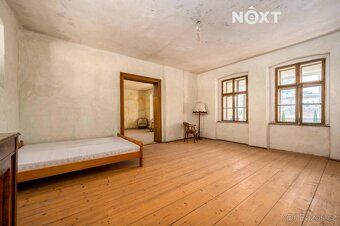 We offer for sale an exceptional historic house in the village of Panenský Týnec