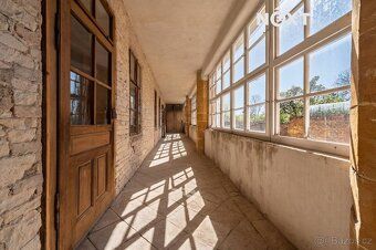 We offer for sale an exceptional historic house in the village of Panenský Týnec