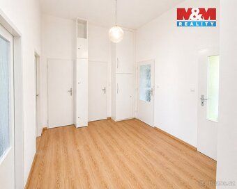 Nabízíme k pronájmu prostorný byt 4+kk o užitné ploše 96 m² 