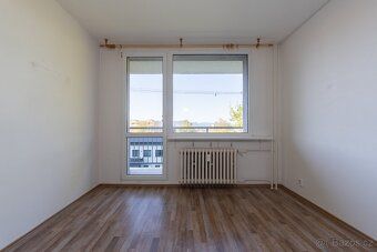I offer for rent an apartment 3+kk with a loggia located on the 3rd floor of a panel house without an elevator.