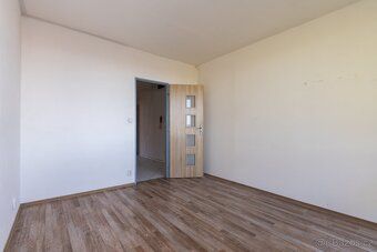 I offer for rent an apartment 3+kk with a loggia located on the 3rd floor of a panel house without an elevator.