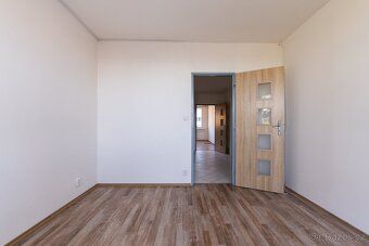 I offer for rent an apartment 3+kk with a loggia located on the 3rd floor of a panel house without an elevator.