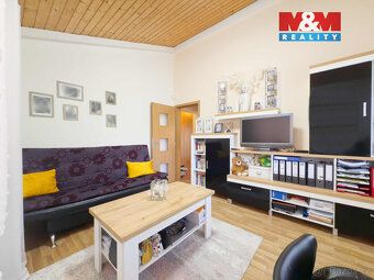 Nabízíme k prodeji krásný rodinný dům v klidné části obce Pe